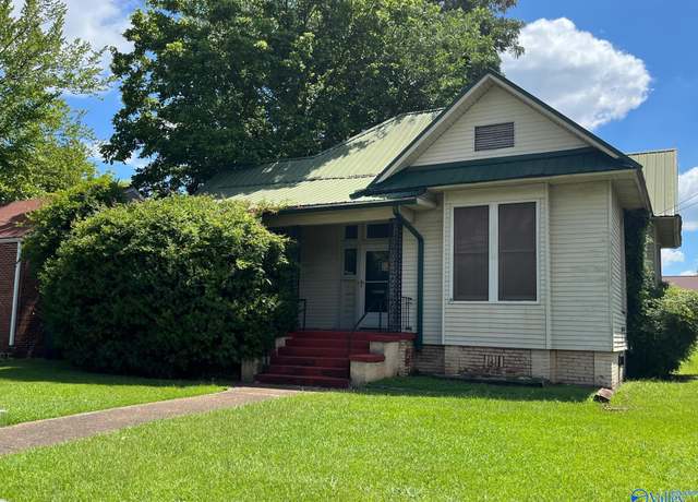 Property at 420 South 4th St, Gadsden, AL 35901, 3 beds, 1.5 baths