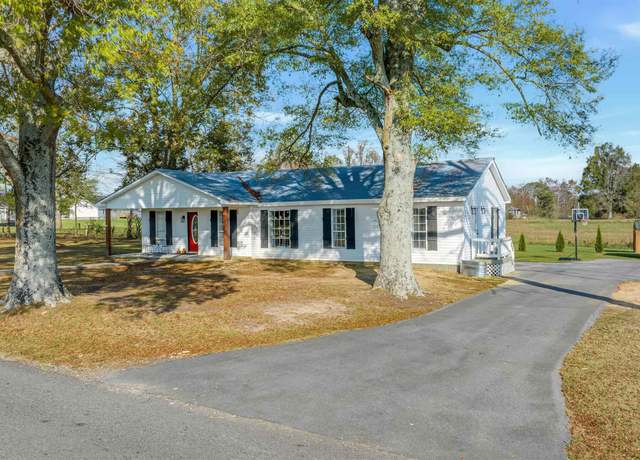 Property at 77 Carter St, Rainsville, AL 35986, 3 beds, 3 baths