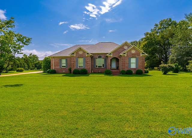Property at 205 Nix Rd, Hazel Green, AL 35750, 3 beds, 2 baths
