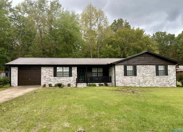 Property at 107 Pinewood Cir, Guntersville, AL 35976, 3 beds, 2 baths