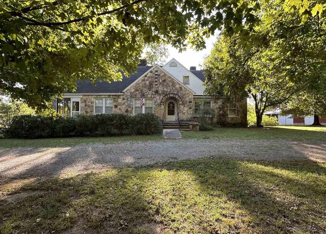 Property at 915 Corsbie St, Hartselle, AL 35640, 6 beds, 2 baths