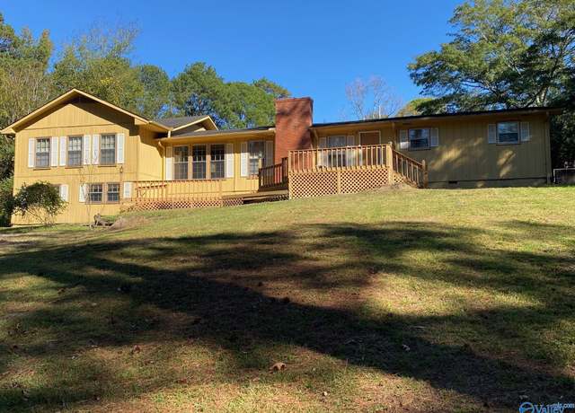 Property at 3715 Fall Bluff Dr, Decatur, AL 35603, 4 beds, 2 baths
