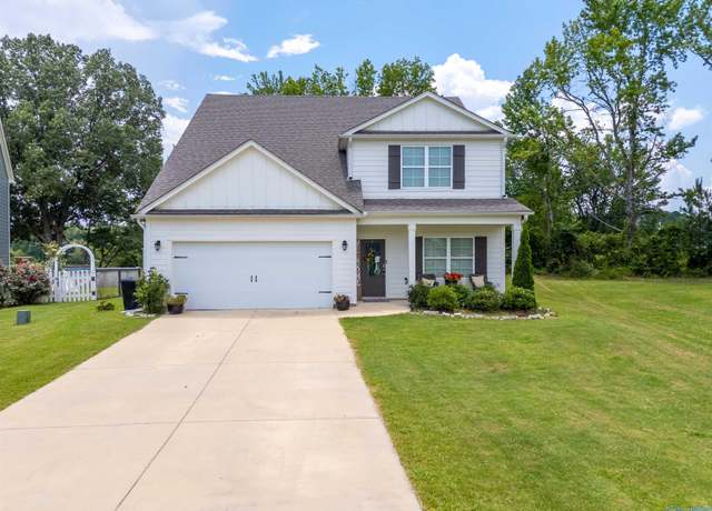 Property at 114 Waterford Ln, Gadsden, AL 35904, 4 beds, 2.5 baths