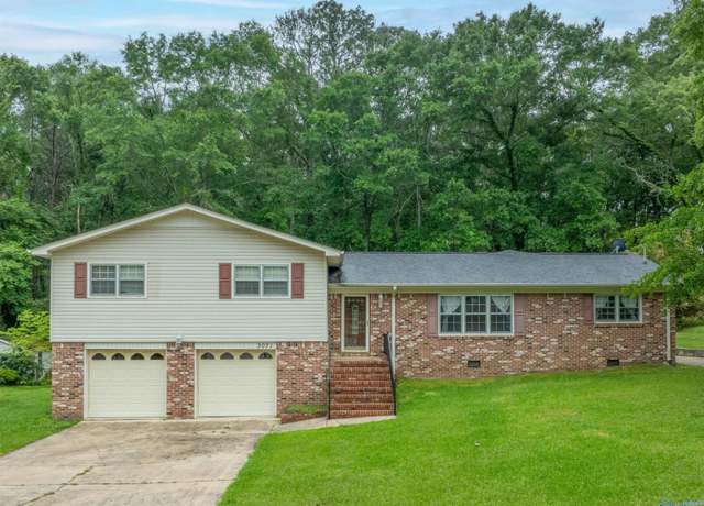 Property at 3071 Hawthorne Cir, Southside, AL 35907, 4 beds, 3 baths