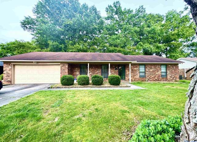 Property at 1206 Cantwell Ave SW, Decatur, AL 35601, 3 beds, 2 baths