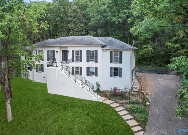 Property at 1808 SE Mountainbrook Dr SE, Huntsville, AL 35801, 5 beds, 3.5 baths