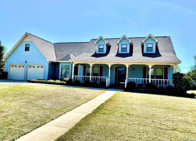 Property at 1731 Robinhood Way SW, Decatur, AL 35603, 4 beds, 3.5 baths