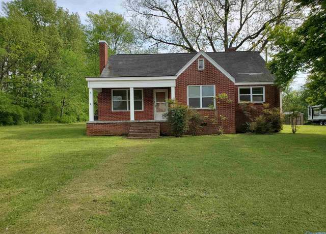 Property at 423 W Laurel St, Scottsboro, AL 35768, 3 beds, 2 baths