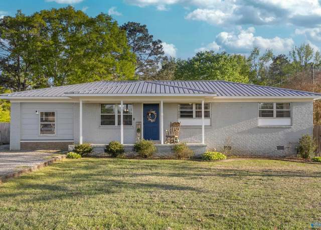 Property at 1604 Woodview Dr SW, Hartselle, AL 35640, 3 beds, 1.5 baths
