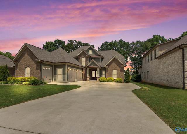 Property at 14318 Muirfield Dr, Athens, AL 35613, 4 beds, 3.5 baths