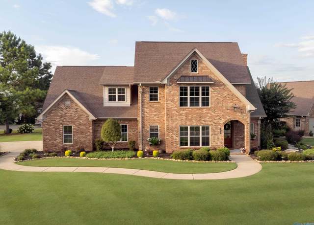 Property at 127 Jeff Dr, Tuscumbia, AL 35674, 4 beds, 3.5 baths