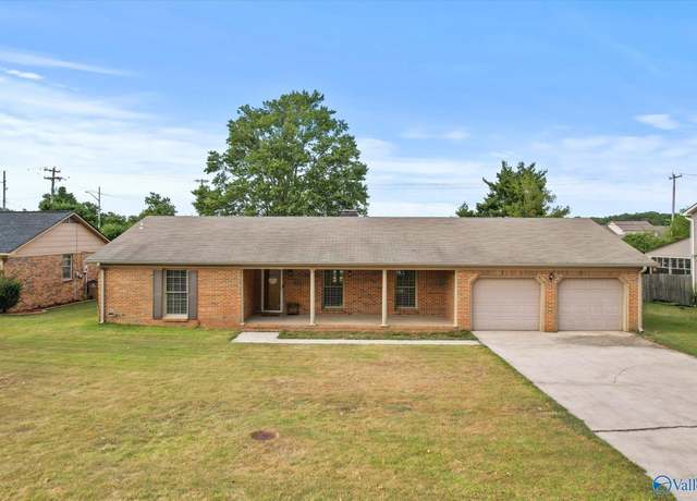 Property at 2206 St Andrews, Decatur, AL 35603, 3 beds, 2 baths