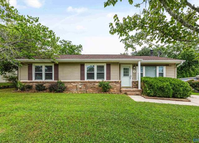 Property at 13935 SW Wyandotte Dr, Huntsville, AL 35803, 3 beds, 1.5 baths