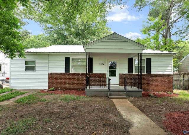 Property at 2004 Enolam Blvd SE, Decatur, AL 35601, 3 beds, 2 baths