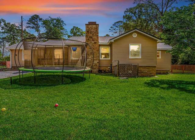 Property at 111 Althea St, Gadsden, AL 35904, 6 beds, 3.5 baths