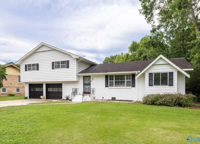 Property at 3127 Mcdow Ave NW, Huntsville, AL 35816, 3 beds, 2.5 baths