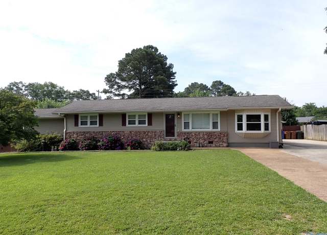 Property at 724 Frost St SW, Hartselle, AL 35640, 3 beds, 2 baths