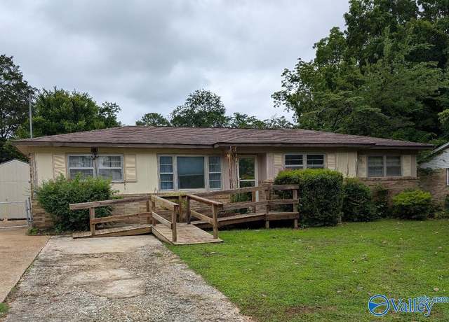 Property at 3509 NW Bragg St NW, Huntsville, AL 35810, 3 beds, 1 bath