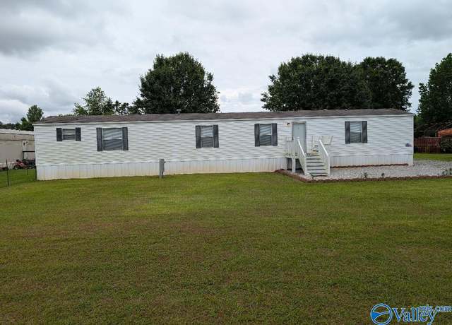 Property at 2088 Elkwood Section Rd, Hazel Green, AL 35750, 3 beds, 2 baths