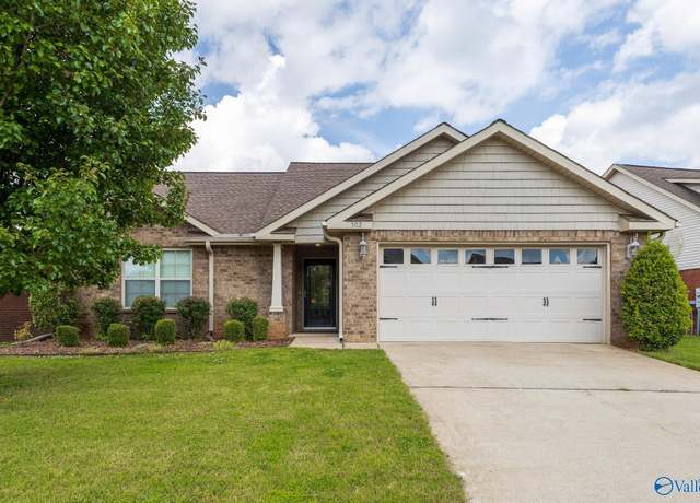 Property at 302 Saddlegate Dr NW, Huntsville, AL 35806, 3 beds, 2 baths