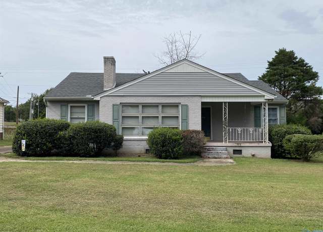 Property at 402 S 6th St, Athens, AL 35611, 3 beds, 1 bath