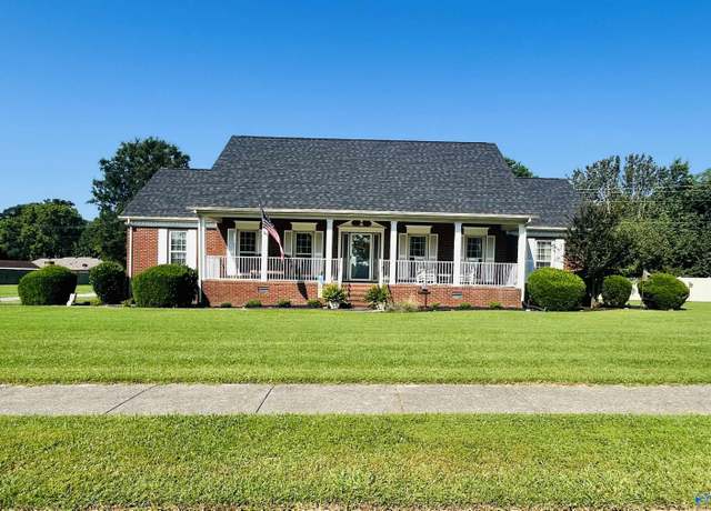 Property at 404 Bullington Rd, Athens, AL 35611, 3 beds, 2.5 baths
