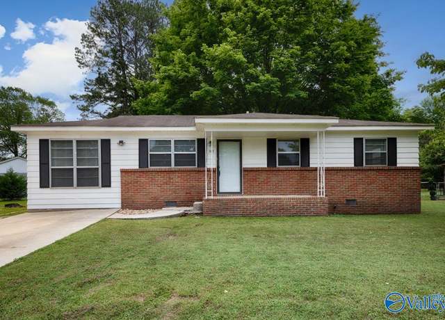 Property at 303 Bobwhite Dr SW, Decatur, AL 35601, 3 beds, 1.5 baths