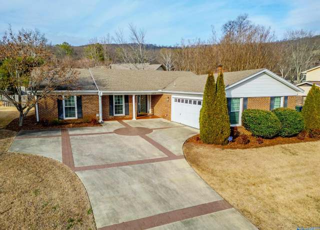 Property at 1603 Willowbrook Dr, Huntsville, AL 35802, 4 beds, 2.5 baths