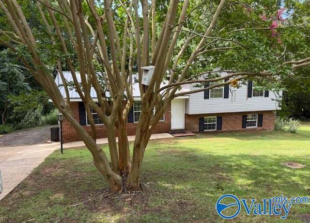 Property at 2012 Ray Ave, Gadsden, AL 35904, 4 beds, 2 baths