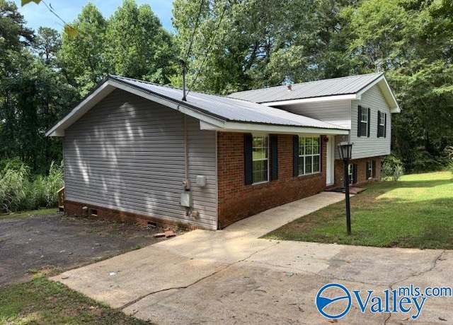 Property at 2012 Ray Ave, Gadsden, AL 35904, 4 beds, 2 baths