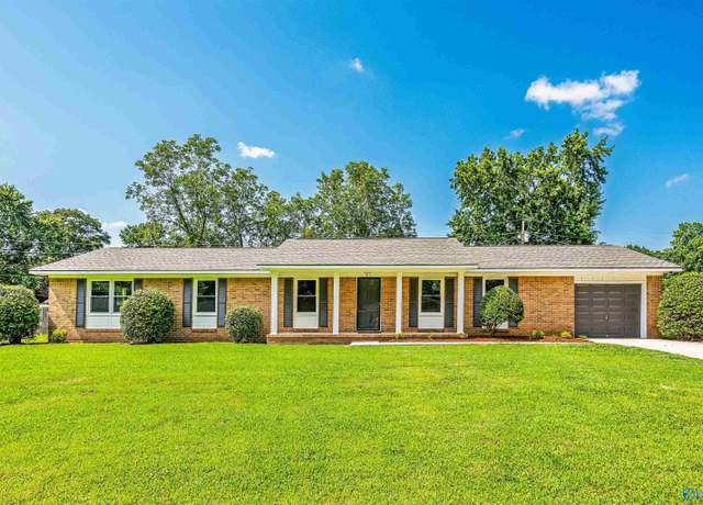 Property at 212 Cascade Dr, Athens, AL 35611, 3 beds, 2 baths