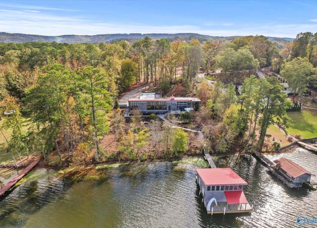 Property at 3156 Lakeshore Dr, Scottsboro, AL 35769, 4 beds, 3.5 baths