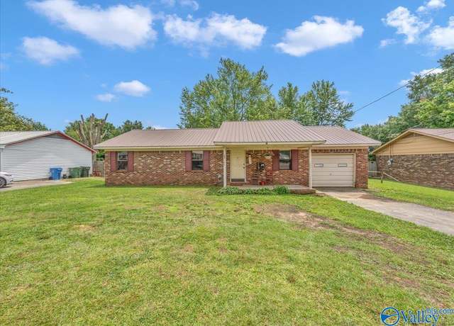 Property at 812 Mitwede St SW, Hartselle, AL 35640, 3 beds, 1.5 baths