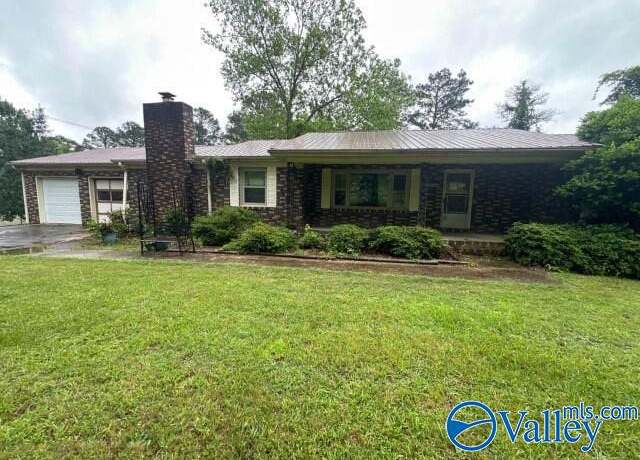 Property at 2940 Fairview Rd, Gadsden, AL 35904, 3 beds, 2 baths
