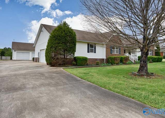 Property at 15371 Craft Ln, Athens, AL 35613, 3 beds, 2.5 baths