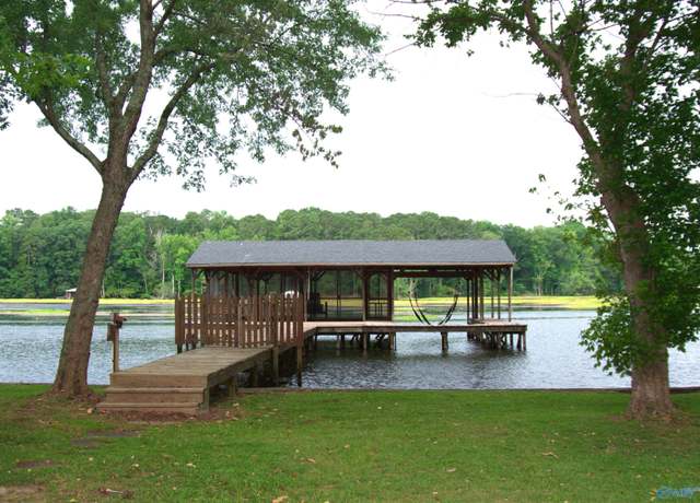 Property at 1702 Roseberry Dr, Scottsboro, AL 35769, 3 beds, 4 baths