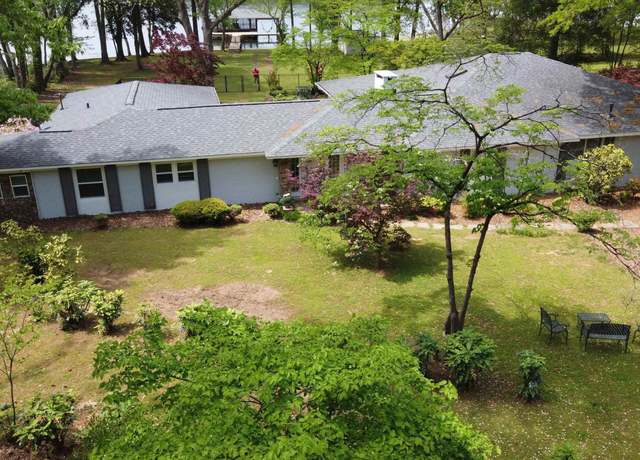 Property at 1702 Roseberry Dr, Scottsboro, AL 35769, 3 beds, 4 baths