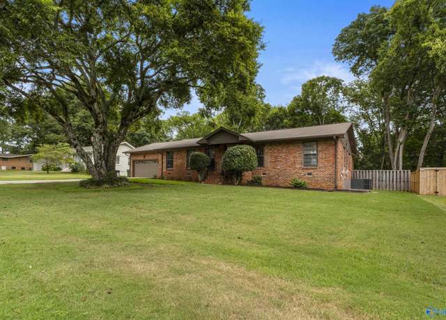 Property at 8505 Hickory Hill Ln, Huntsville, AL 35802, 3 beds, 2 baths