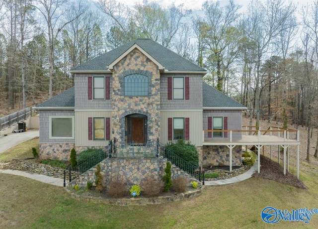 Property at 2032 Hualapai Ln, Guntersville, AL 35976, 4 beds, 3.5 baths