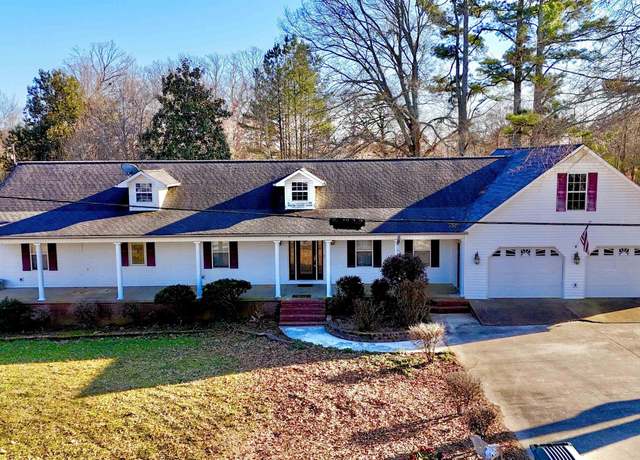 Property at 715 31st St, Haleyville, AL 35565, 3 beds, 2.5 baths