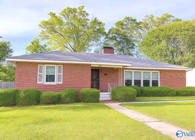 Property at 1304 SE Morningside Ct, Decatur, AL 35601, 3 beds, 3 baths