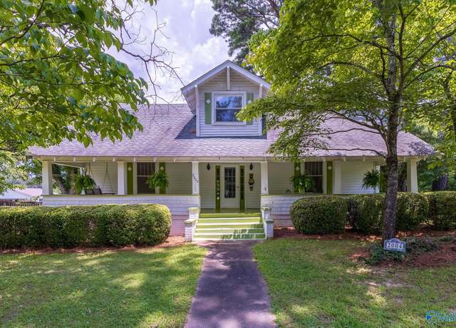 Property at 2004 Vestavia Dr, Decatur, AL 35603, 3 beds, 2 baths
