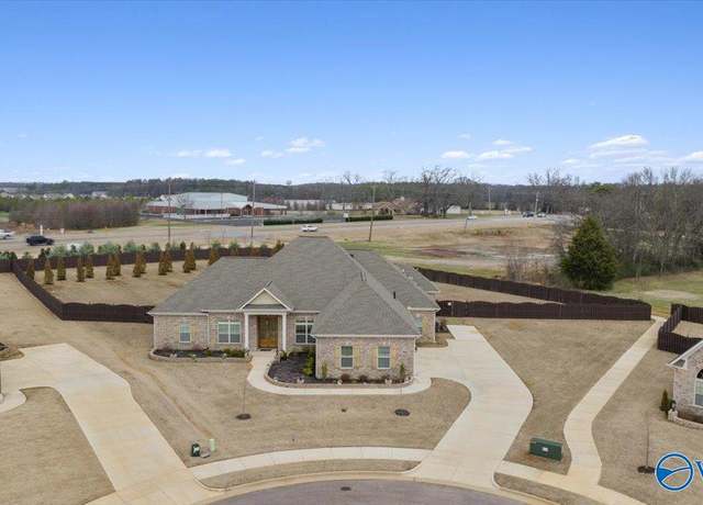 Property at 20657 Lakewood Dr, Athens, AL 35611, 4 beds, 4 baths