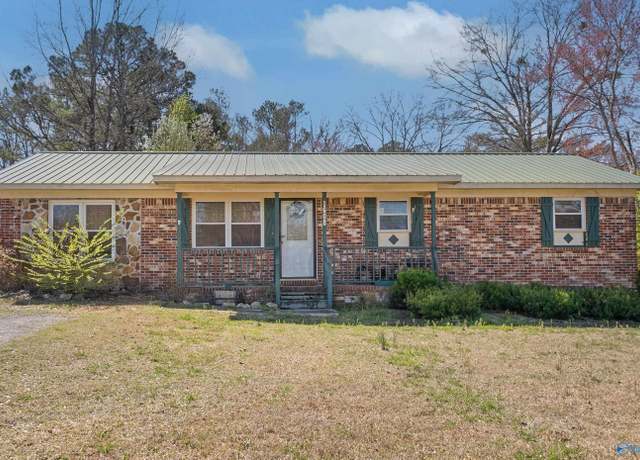 Property at 1608 Woodview Dr SW, Hartselle, AL 35640, 3 beds, 1.5 baths