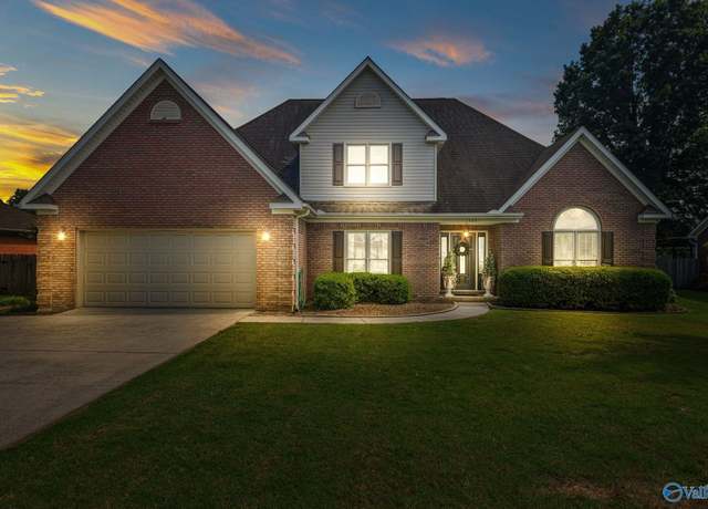 Property at 1508 Berrivine Dr, Hartselle, AL 35640, 4 beds, 2.5 baths