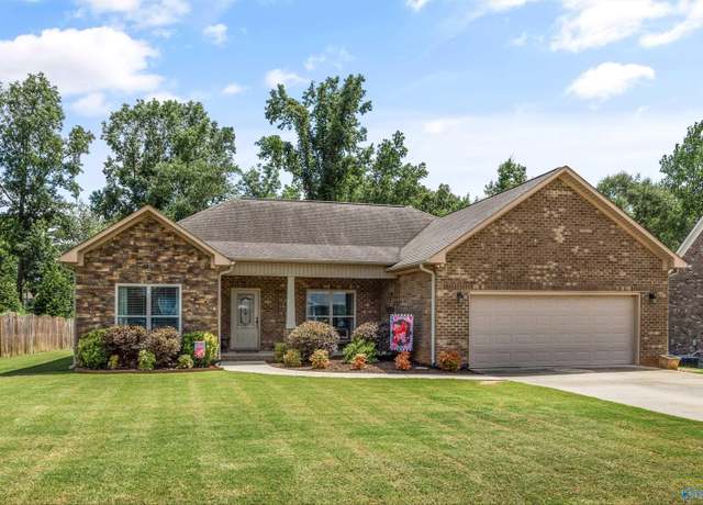 Property at 1404 Gypsy Trl, Hartselle, AL 35640, 3 beds, 2 baths
