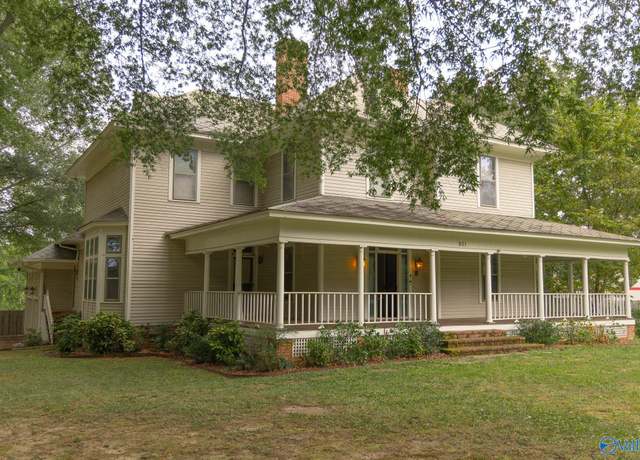 Property at 901 SW Corsbie St, Hartselle, AL 35640, 4 beds, 5 baths