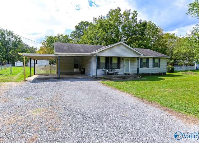 Property at 1231 Brindley St NW, Hartselle, AL 35640, 3 beds, 2 baths