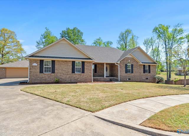 Property at 16968 Bellewood Dr, Athens, AL 35613, 3 beds, 2 baths