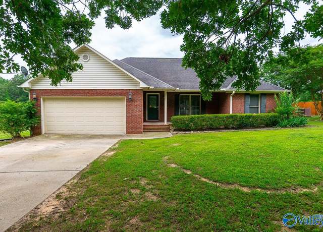 Property at 237 Newton Rd, Hartselle, AL 35640, 3 beds, 2 baths